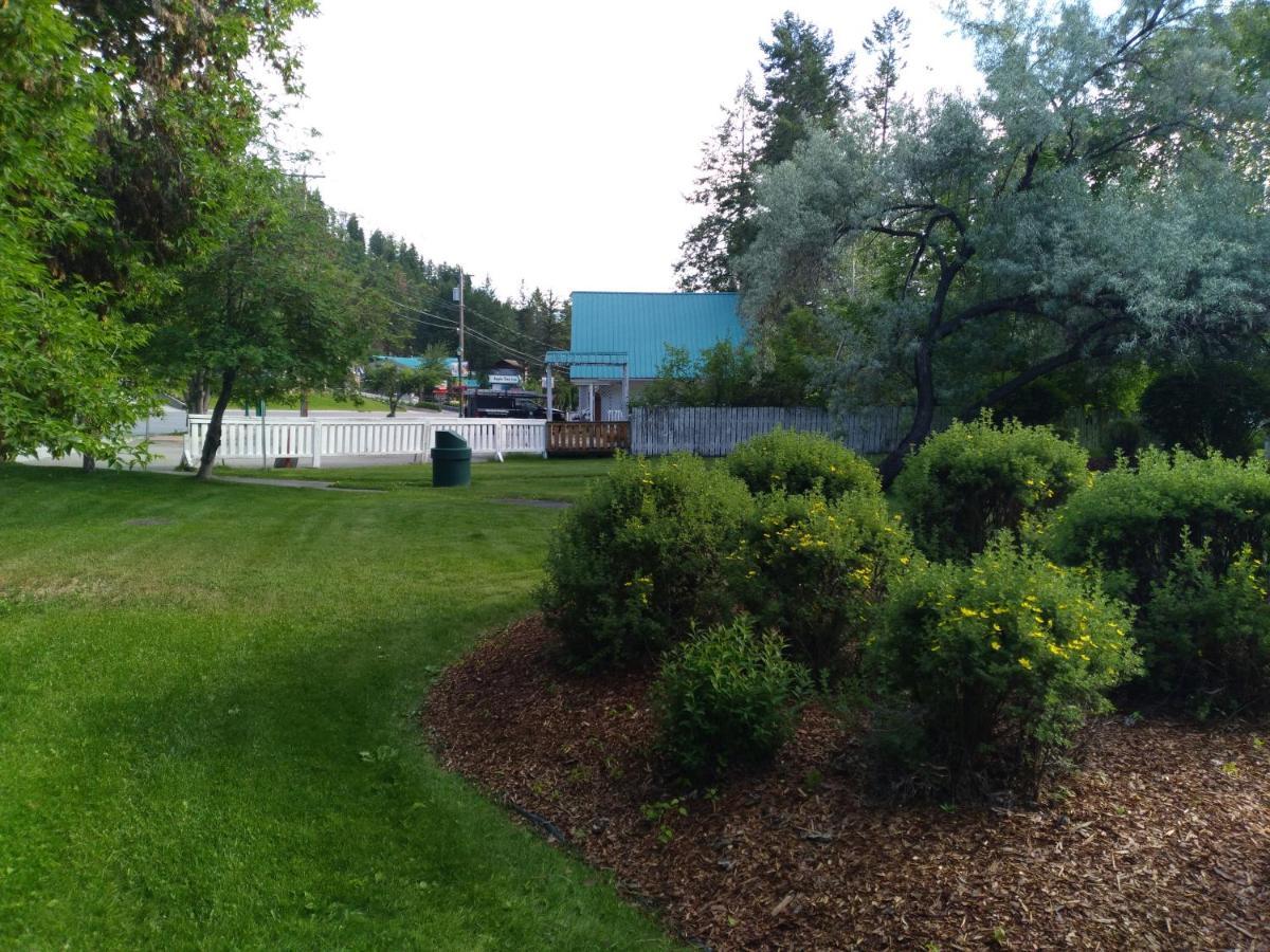 Appletree Inn Radium Hot Springs Zewnętrze zdjęcie