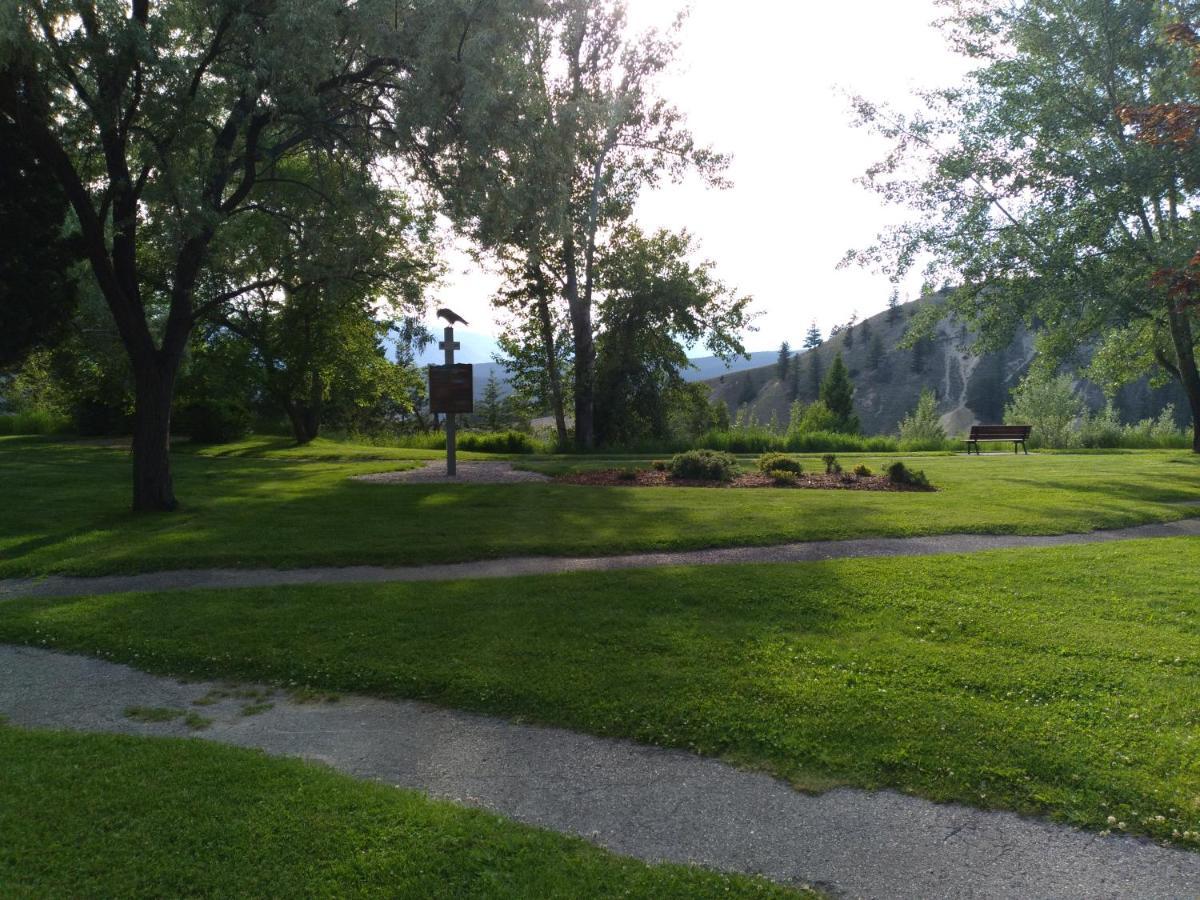Appletree Inn Radium Hot Springs Zewnętrze zdjęcie
