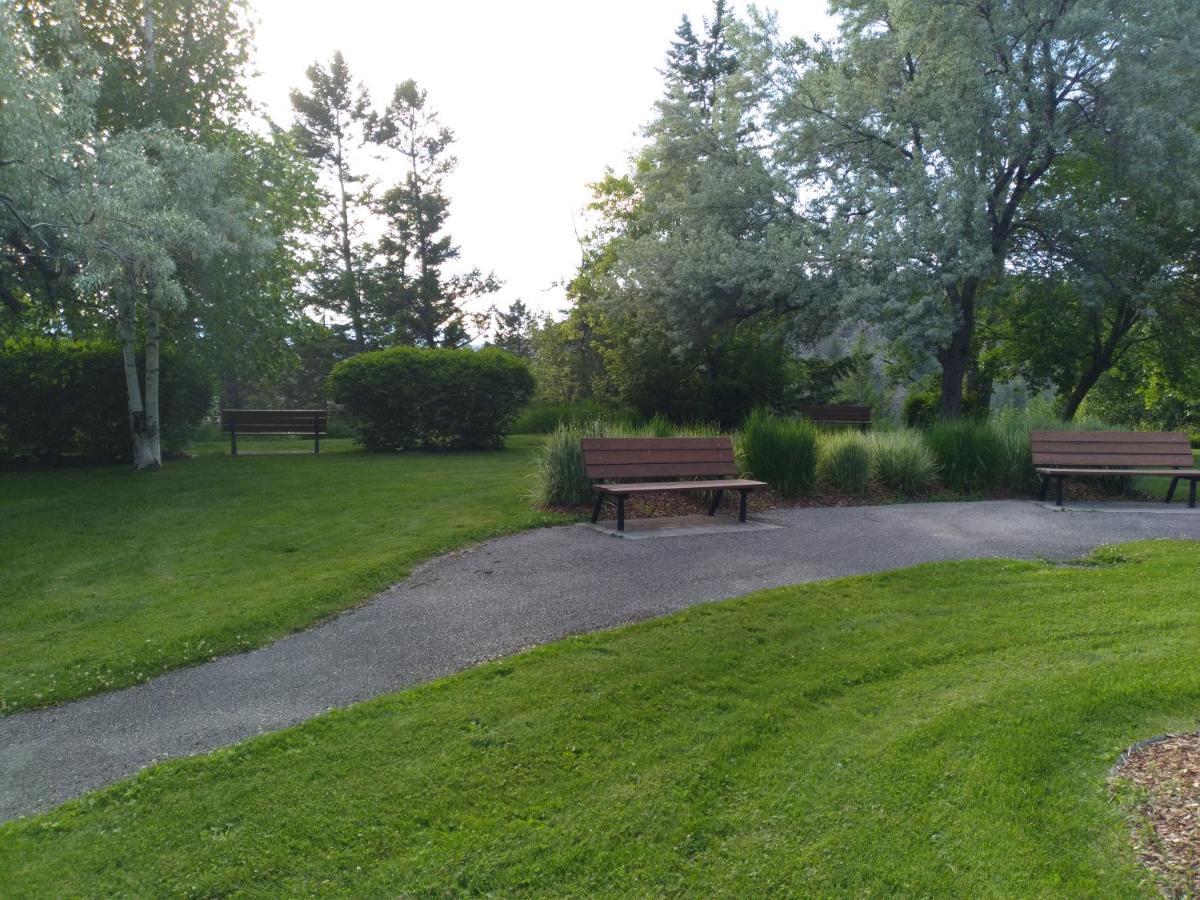 Appletree Inn Radium Hot Springs Zewnętrze zdjęcie
