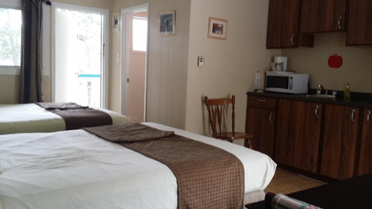 Appletree Inn Radium Hot Springs Zewnętrze zdjęcie