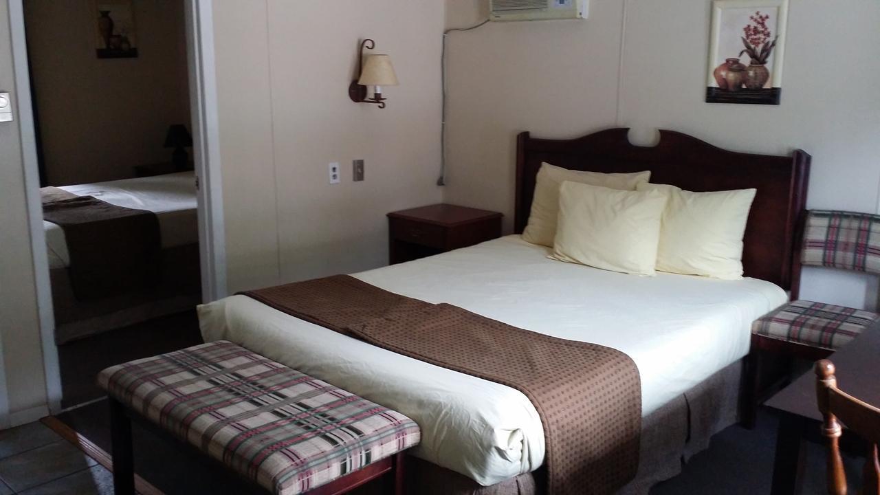Appletree Inn Radium Hot Springs Zewnętrze zdjęcie