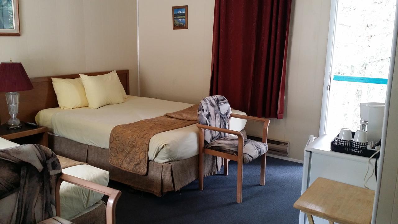 Appletree Inn Radium Hot Springs Zewnętrze zdjęcie