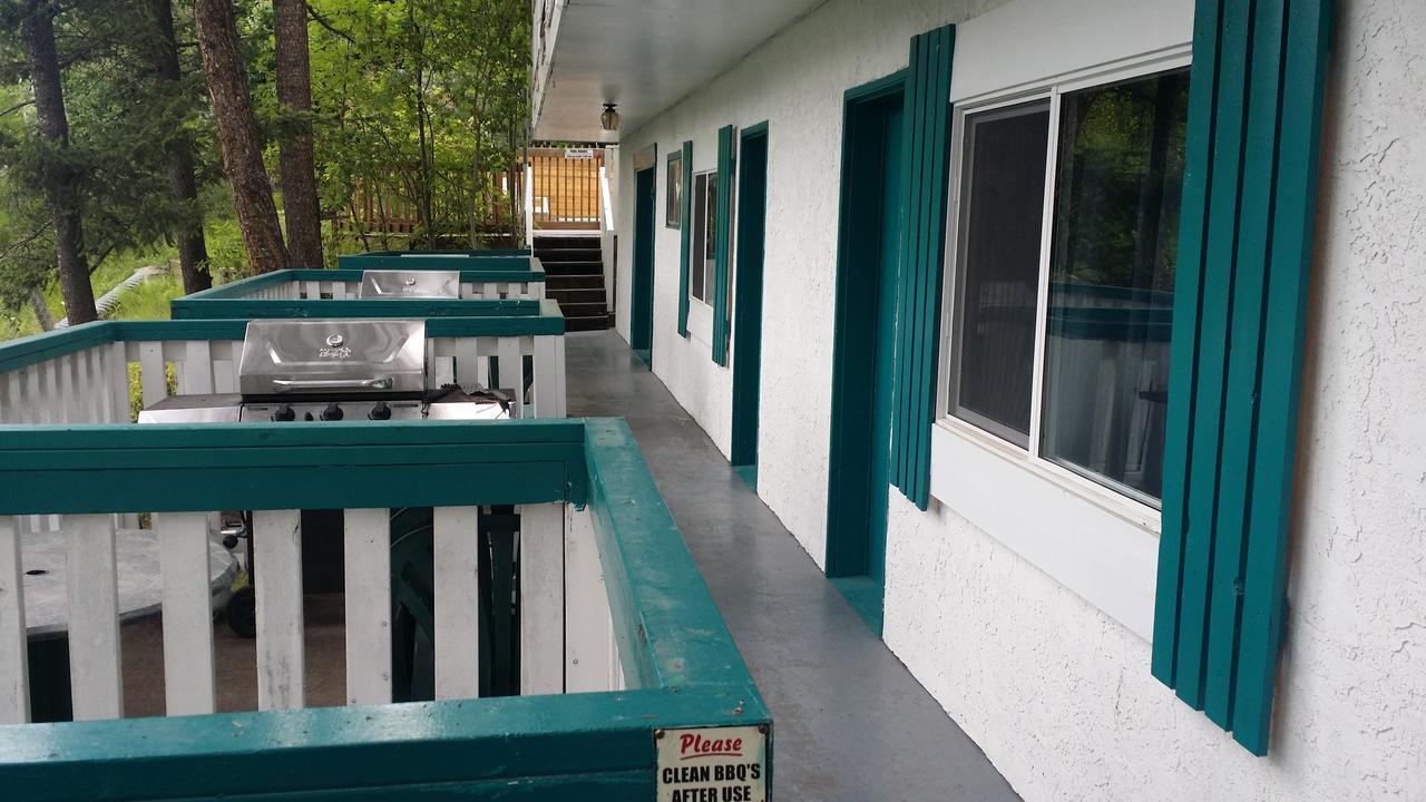 Appletree Inn Radium Hot Springs Zewnętrze zdjęcie