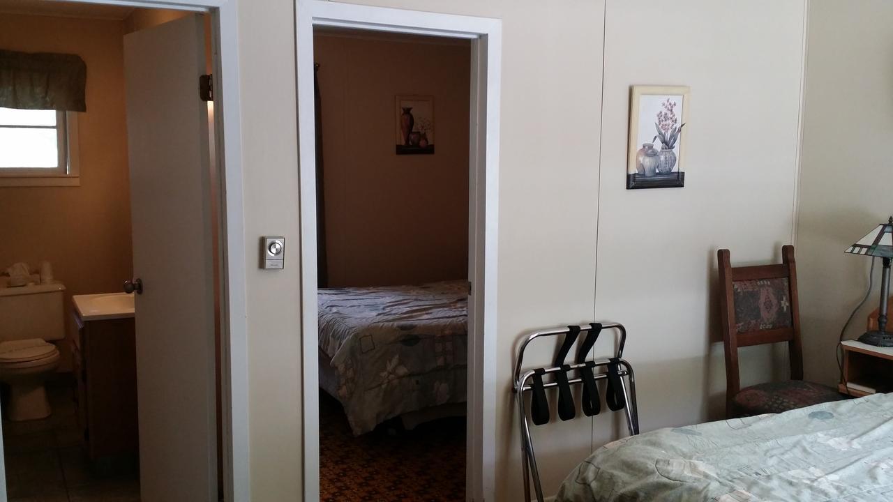 Appletree Inn Radium Hot Springs Zewnętrze zdjęcie