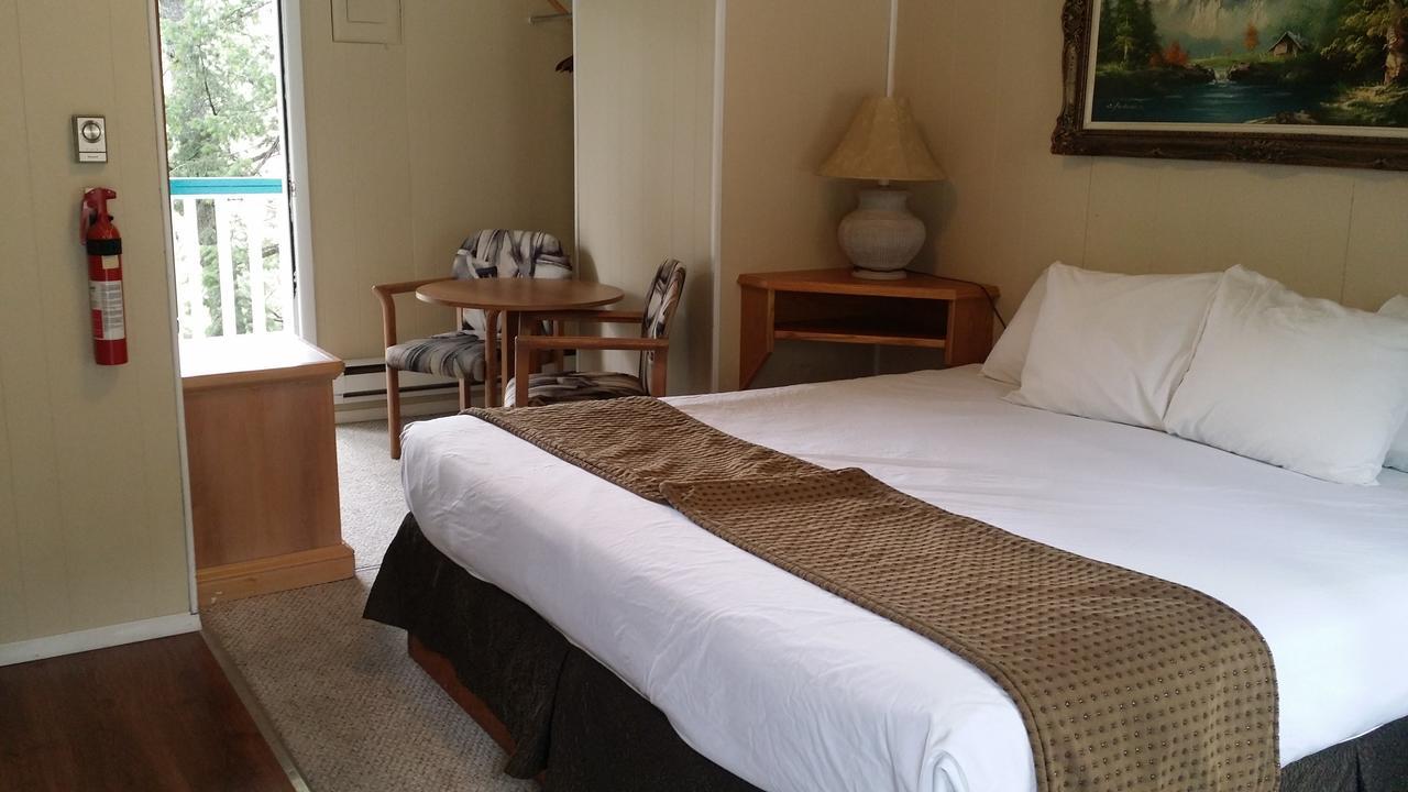 Appletree Inn Radium Hot Springs Zewnętrze zdjęcie